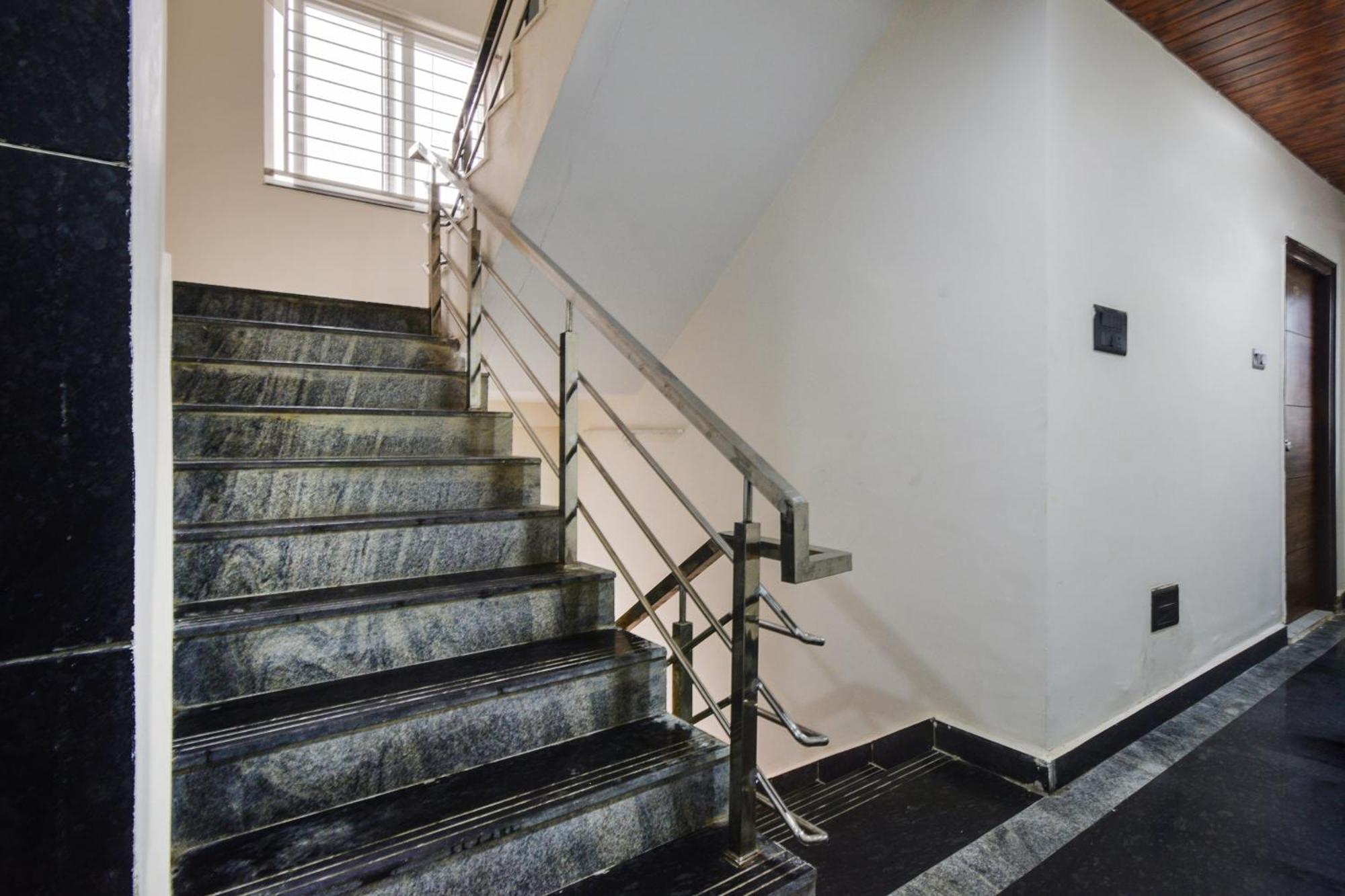 Hotel Super Collection O Gachibowli Phase - 1 Near Isb Exterior foto